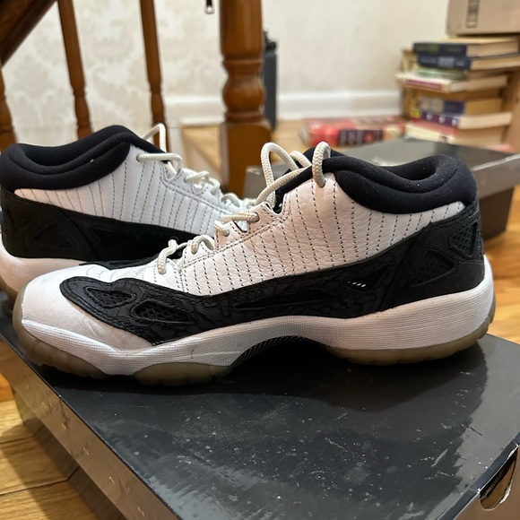 Retro Jordan Low Grade School Sz 6Y Black and White ACCEPTING ALL OFFERS - Picture 8 of 9